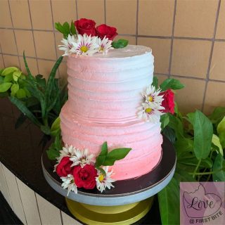 "Grow old with me, the best is yet to be." -Robert Browning.
Anniversary cake ❤️
Flavour - Fresh fruit cake 
#prettycakes #cakesofinstagram #cakestagram #cakesofig #homebaker #homebakergoa #customisedcakes #weddingcakes #weddingcakesgoa #anniversarycakes #fruitcake #cakedecorating #cakedesign #specialcake#foodcake